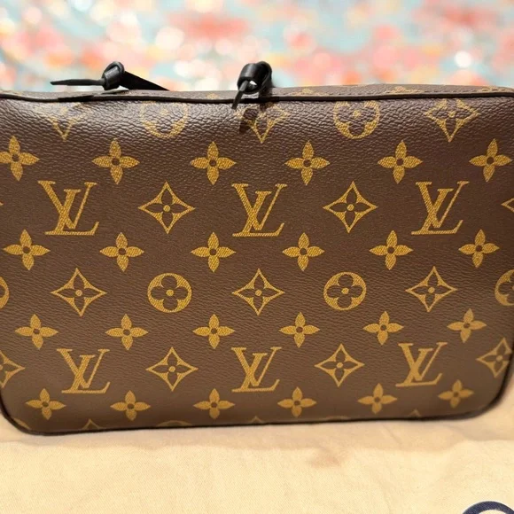 AUTHENTIC Louis Vuitton Neo Noe Black and Brown Monogram Shoulder Bag - Picture 3 of 6